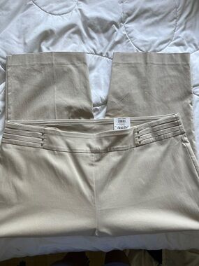 NWT JM Collection pull-on khaki Capri 3X